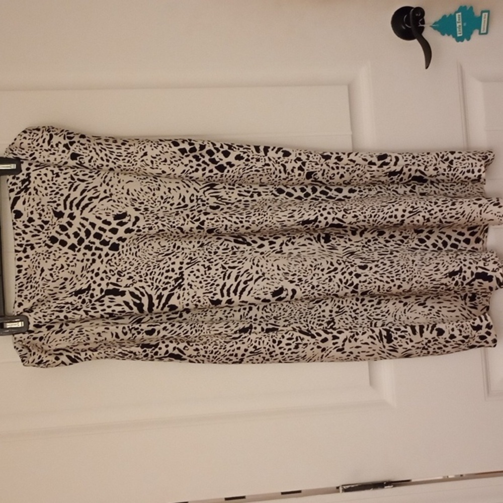 EUC Women's size 2xl animal print silky skirt
